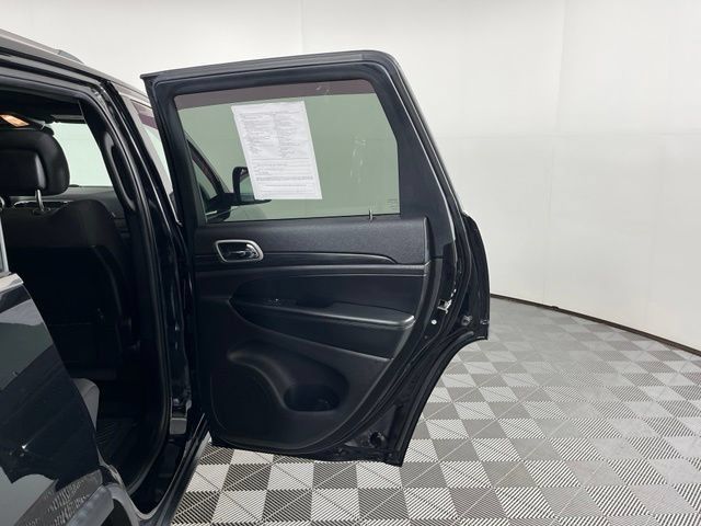 Used 2019 Jeep Grand Cherokee Laredo AWD/4WD image 40