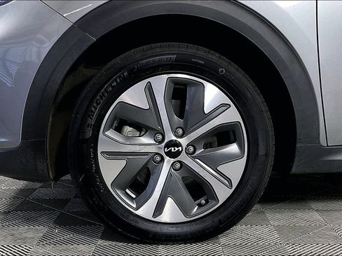 Used 2022 Kia Niro EX Premium FWD image 8