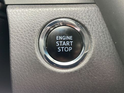 Used 2018 Toyota Camry LE w/ Convenience Package FWD image 21