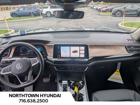 Used 2025 Volkswagen Atlas SE image 7