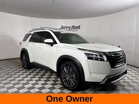 Used 2024 Nissan Pathfinder SL w/ SL Premium Package FWD image 4