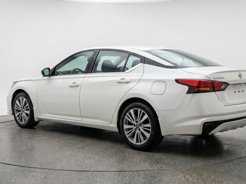 Used 2025 Nissan Altima 2.5 SV FWD image 6