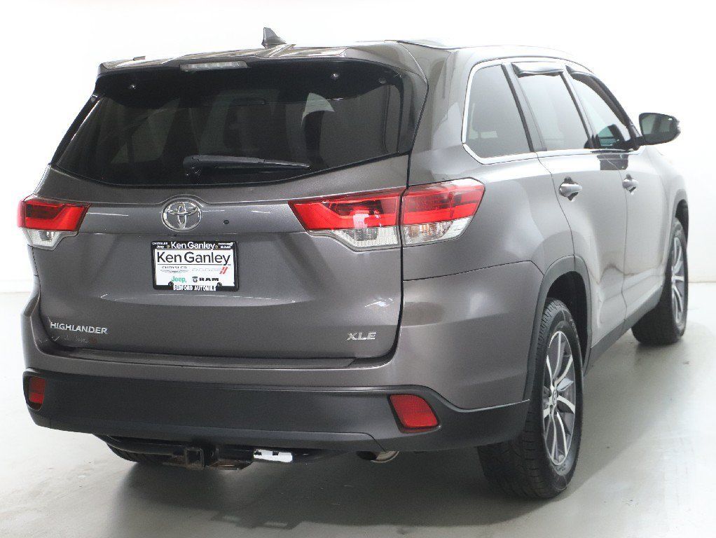 Used 2019 Toyota Highlander XLE FWD image 47