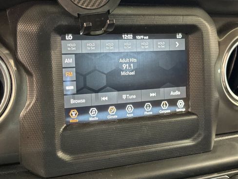 Used 2018 Jeep Wrangler Unlimited Sahara AWD/4WD image 20