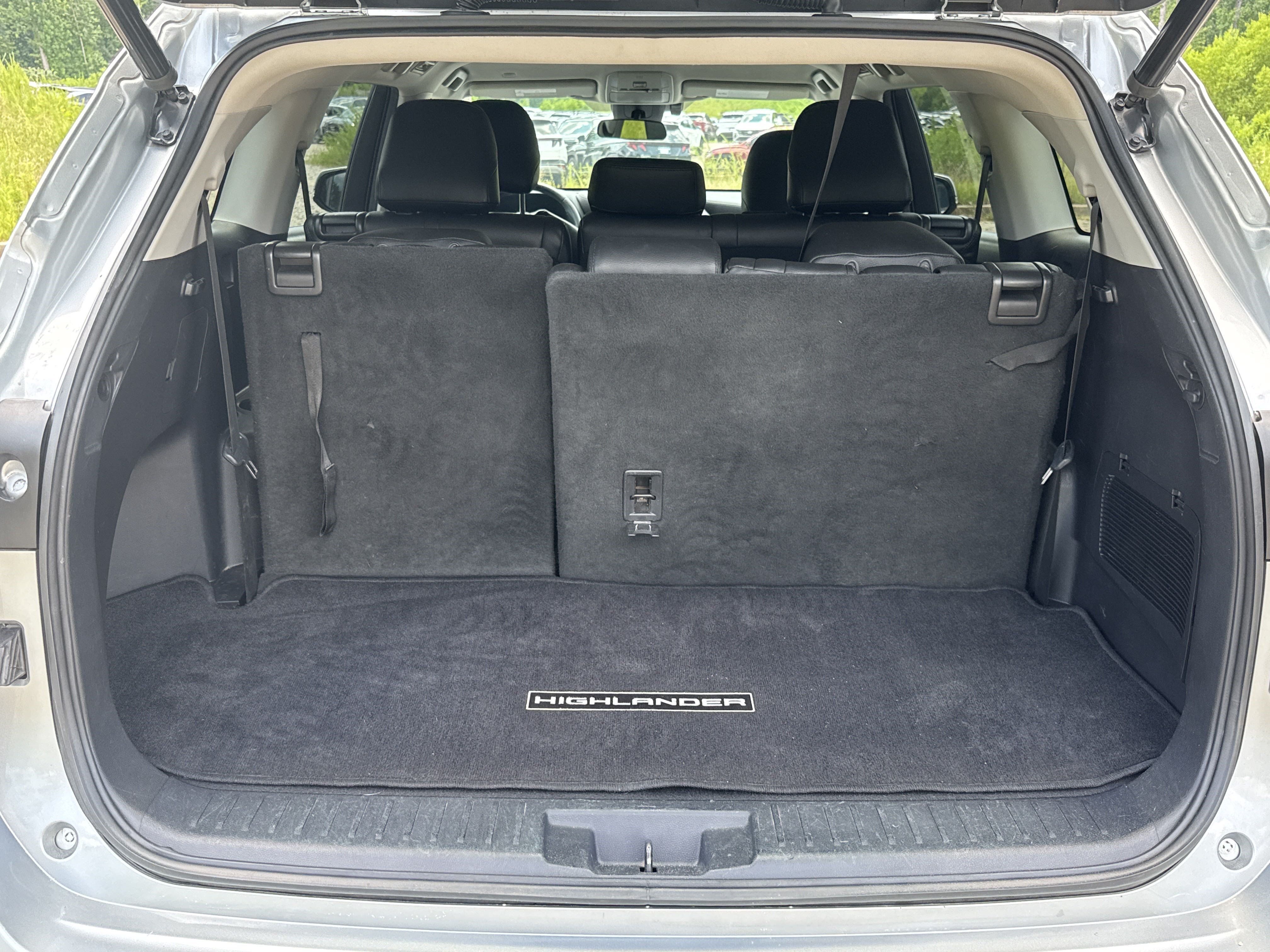 Used 2020 Toyota Highlander LE FWD image 18