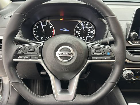 Used 2021 Nissan Altima 2.5 SV w/ SV Premium Package FWD image 16