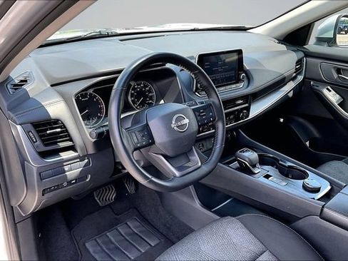 Used 2025 Nissan Rogue SV AWD/4WD image 16