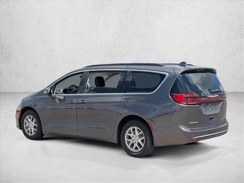Used 2022 Chrysler Pacifica Touring-L FWD image 7