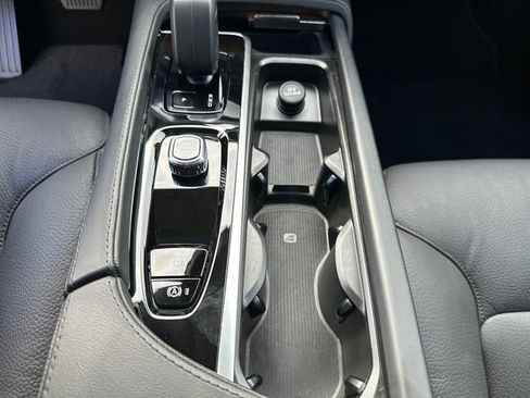 Used 2025 Volvo XC90 B6 Plus image 36