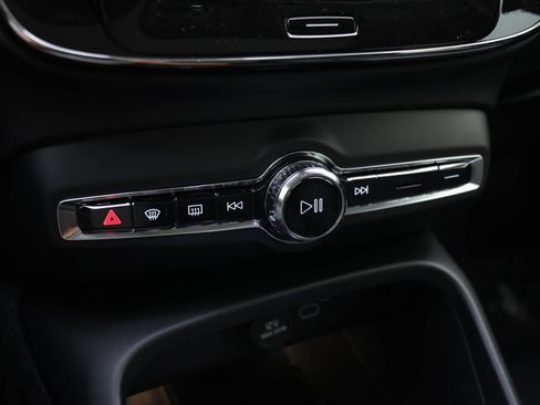 Certified 2024 Volvo XC40 B5 Plus image 10