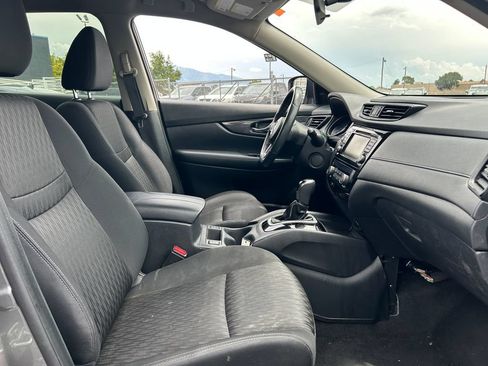 Used 2018 Nissan Rogue SV w/ Premium Package AWD/4WD image 32