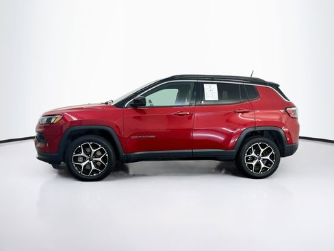 Used 2025 Jeep Compass Limited AWD/4WD image 4