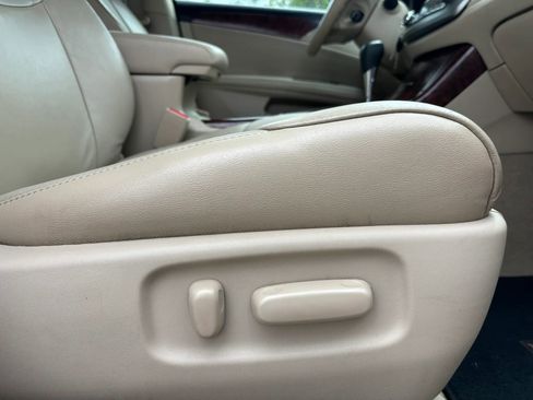 Used 2011 Toyota Avalon image 40