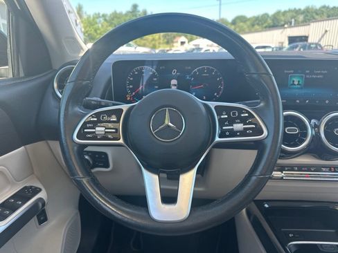 Used 2020 Mercedes-Benz GLB 250 4MATIC w/ Premium Package image 19