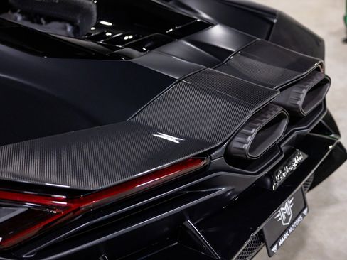 Used 2025 Lamborghini Revuelto image 16