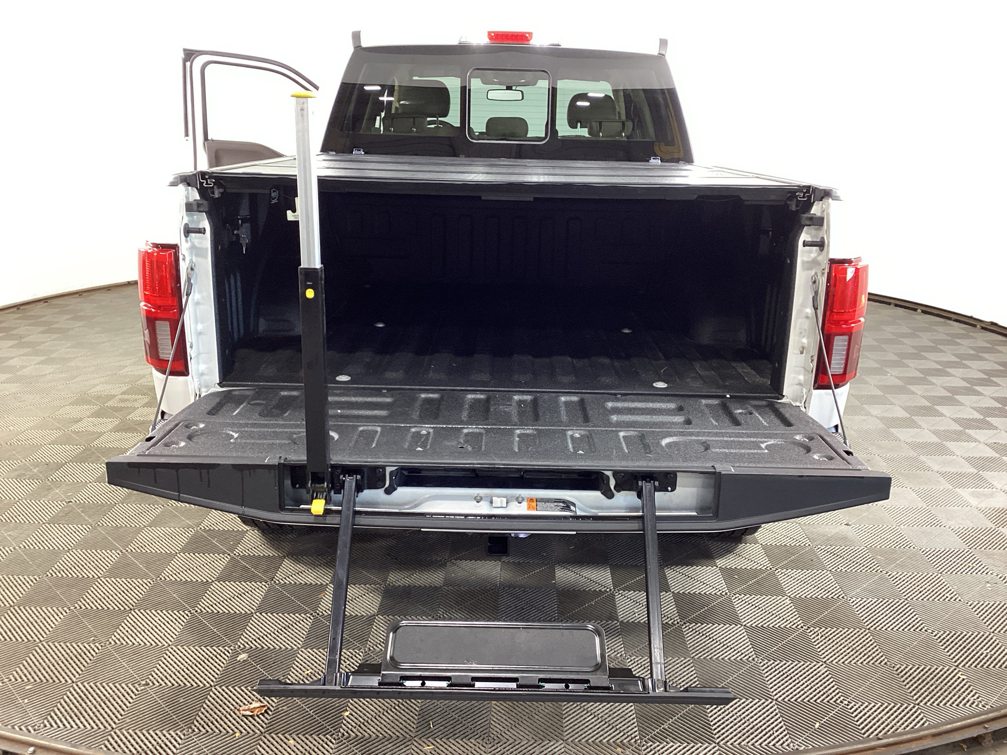 Used 2019 Ford F150 Lariat w/ Equipment Group 502A Luxury AWD/4WD image 30
