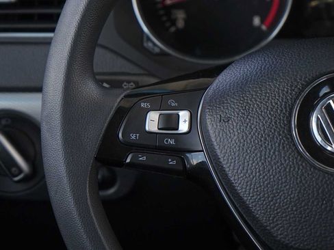 Used 2016 Volkswagen Jetta SE FWD image 17