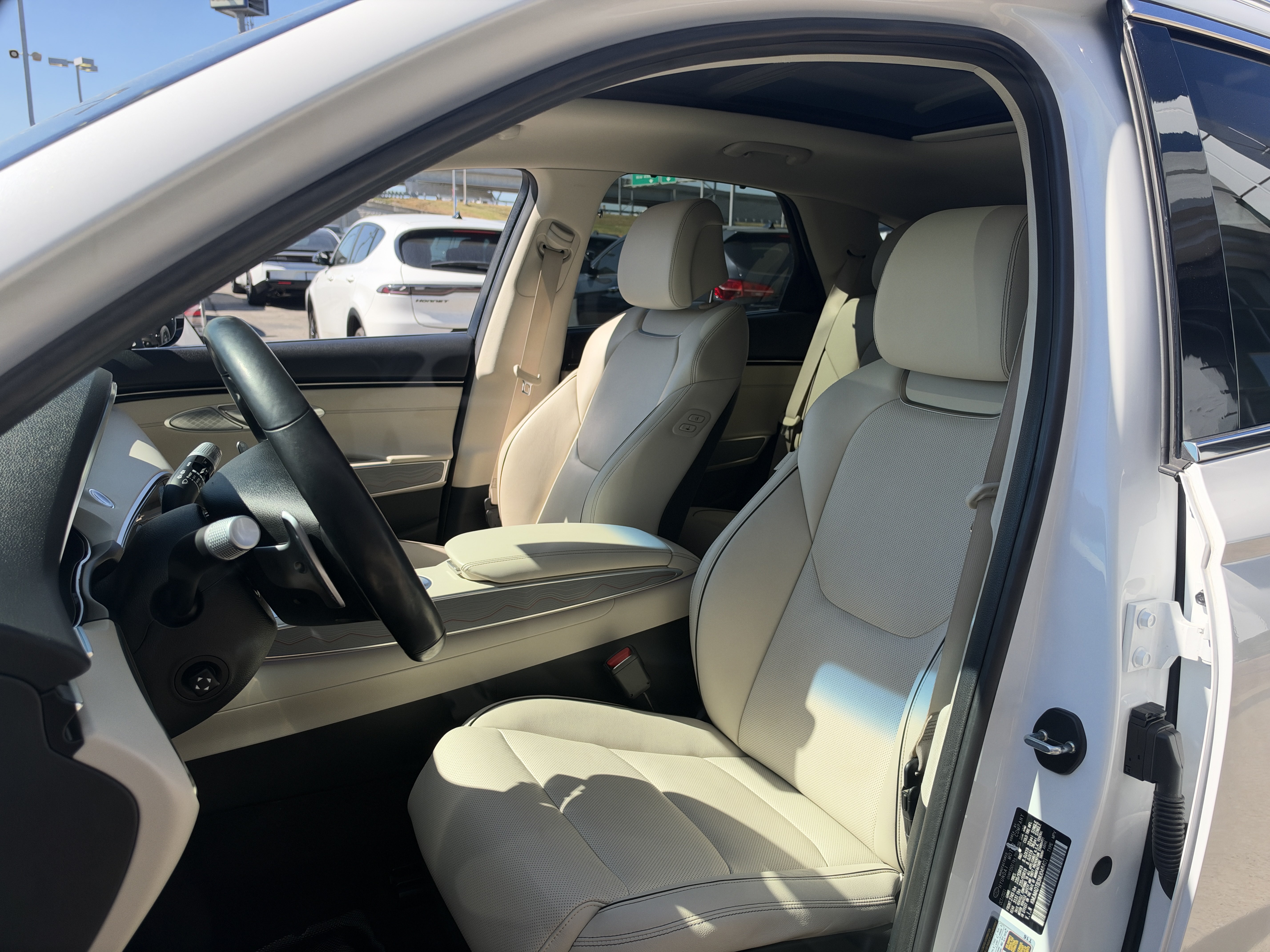 Used 2022 Genesis GV70 2.5T w/ Advanced Package AWD/4WD image 31