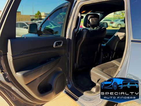 Used 2017 Jeep Grand Cherokee Altitude image 14
