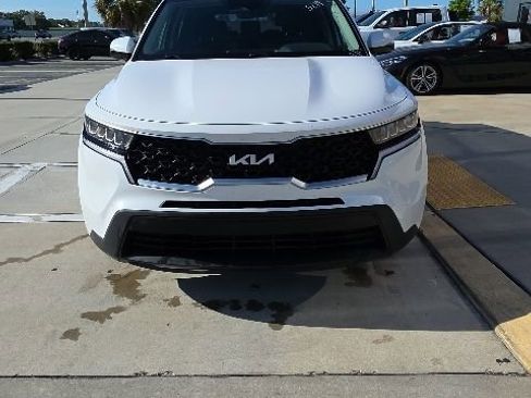 Used 2023 Kia Sorento LX FWD image 9