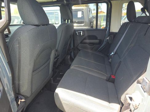 Used 2025 Jeep Wrangler Unlimited Sahara w/ Safety Group AWD/4WD image 13
