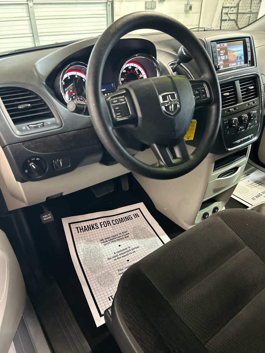 Used 2019 Dodge Grand Caravan SE w/ UConnect Hands-Free Group FWD image 7