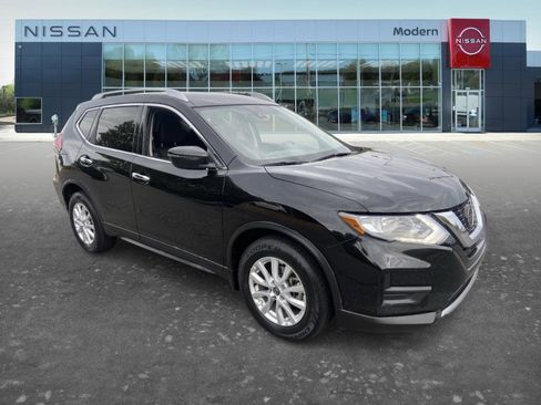 Used 2019 Nissan Rogue S w/ Special Edition Package FWD image 3