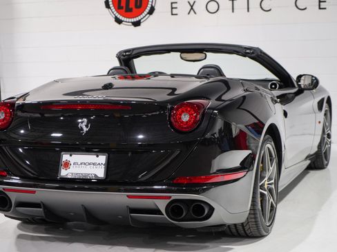 Used 2016 Ferrari California T RWD image 40