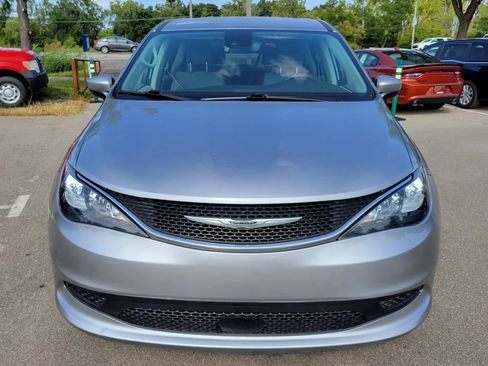 Used 2021 Chrysler Voyager LX image 9