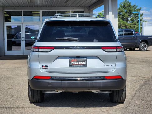 Used 2025 Jeep Grand Cherokee Limited w/ Black Appearance Package AWD/4WD image 12