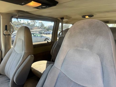 Used 2001 Chevrolet Astro Passenger RWD image 12