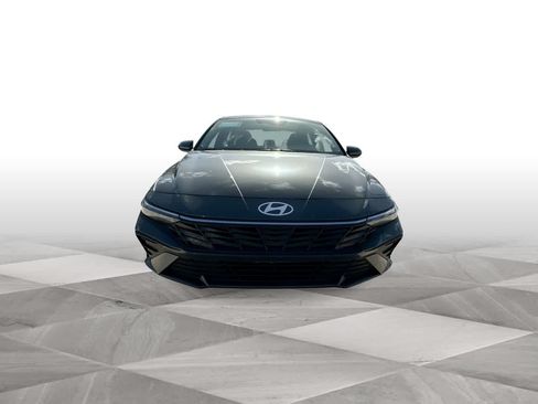 New 2025 Hyundai Elantra SE FWD image 3