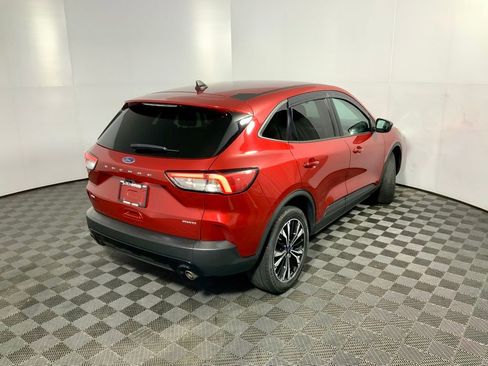 Used 2021 Ford Escape SE w/ SE Sport Appearance Package AWD/4WD image 18