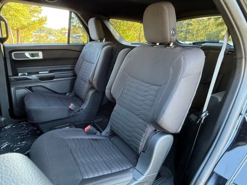 Used 2020 Ford Explorer XLT image 39