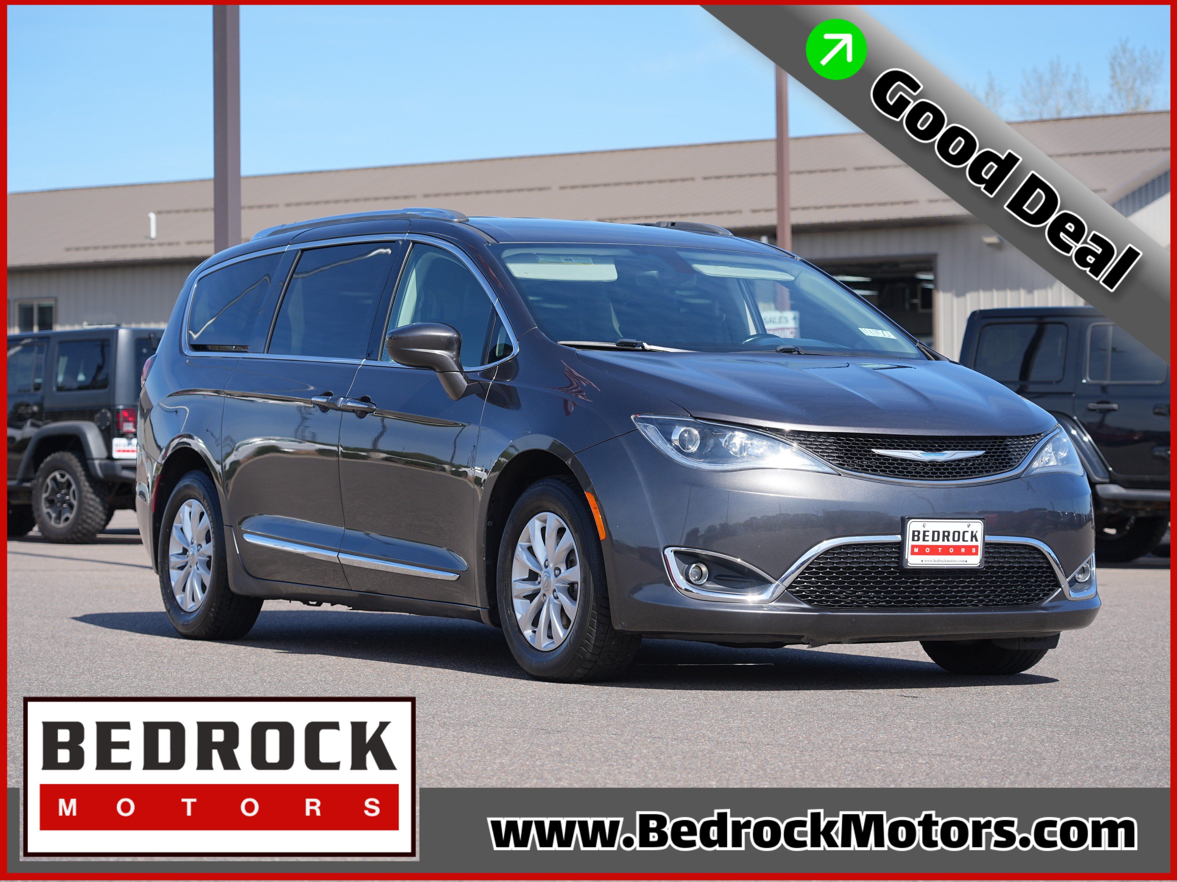 Used 2018 Chrysler Pacifica Touring-L w/ Premium Audio Group FWD image 1