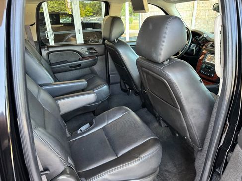 Used 2013 Chevrolet Suburban LTZ image 25