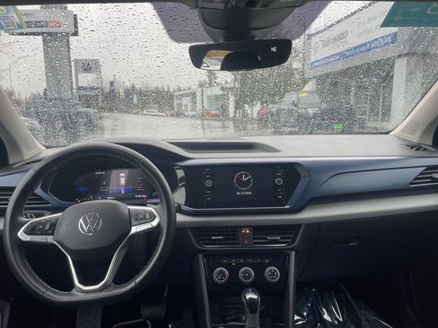 Certified 2023 Volkswagen Taos SE w/ Panoramic Sunroof Package image 19