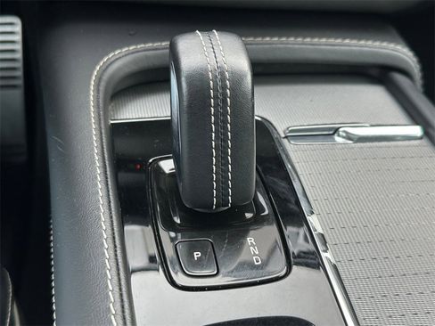 Used 2022 Volvo XC90 T8 R-Design w/ Advanced Package image 30