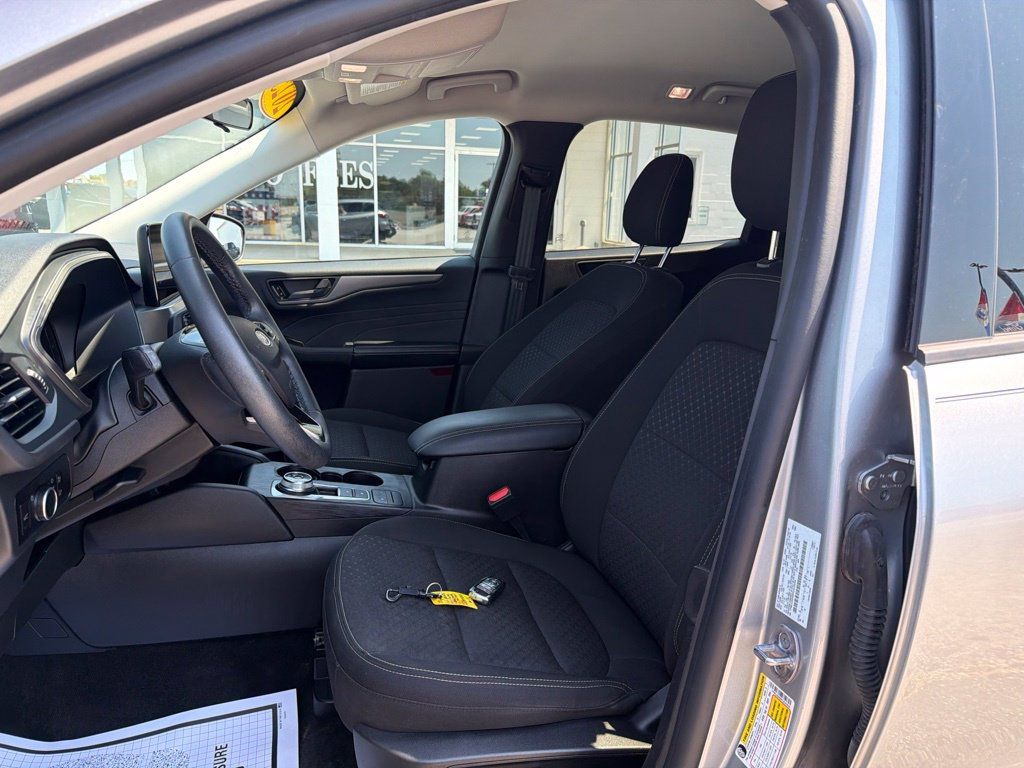 Used 2023 Ford Escape Active w/ Cold Weather Package FWD image 9