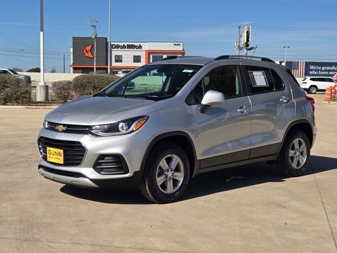 Certified 2022 Chevrolet Trax LT w/ LT Convenience Package image 7