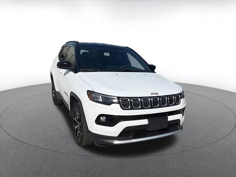 Used 2025 Jeep Compass Limited AWD/4WD image 3