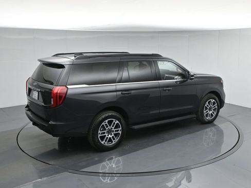 Used 2025 Ford Expedition Active image 46