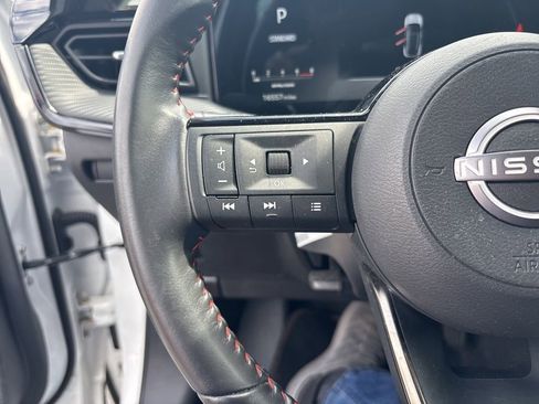 Used 2025 Nissan Kicks SR FWD image 17