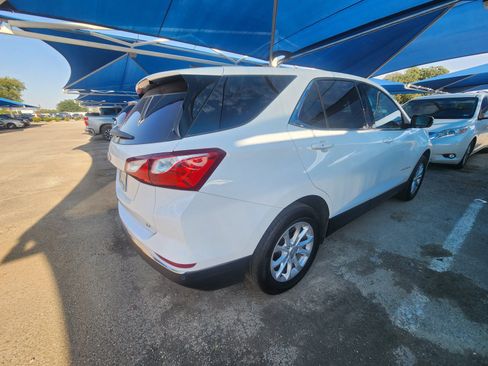 Used 2019 Chevrolet Equinox LT w/ Driver Convenience Package FWD image 4