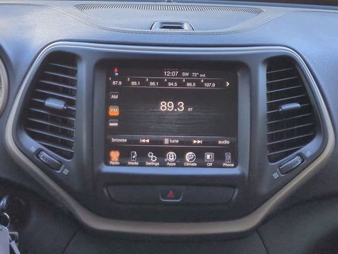 Used 2017 Jeep Cherokee Latitude image 27