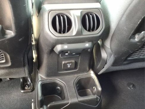 Used 2024 Jeep Wrangler Unlimited Rubicon AWD/4WD image 17