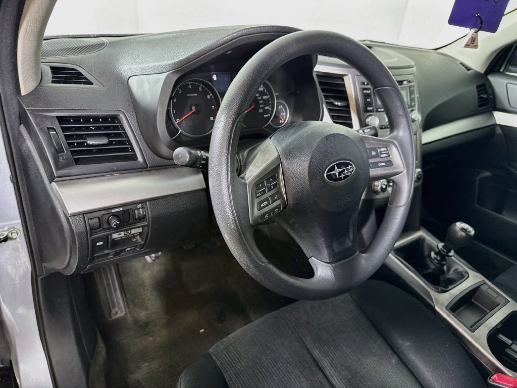 Used 2013 Subaru Outback 2.5i AWD/4WD image 9