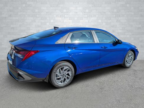 New 2026 Hyundai Elantra Blue image 5