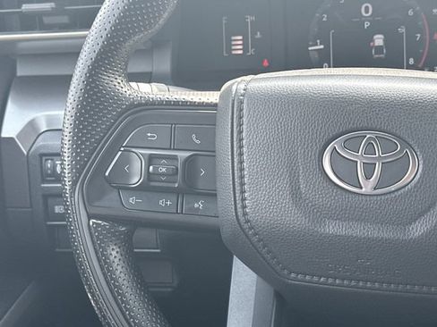 Certified 2025 Toyota Tacoma SR5 AWD/4WD image 10