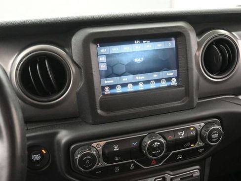 Used 2022 Jeep Gladiator Sport AWD/4WD image 22